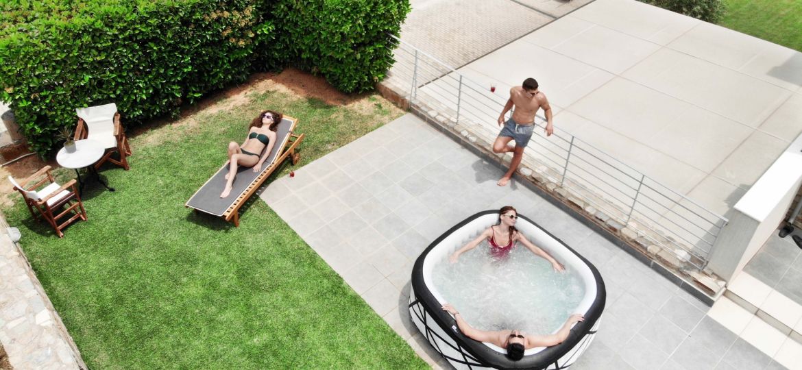 Relax and enjoy life with the Soho inflatable hot tub