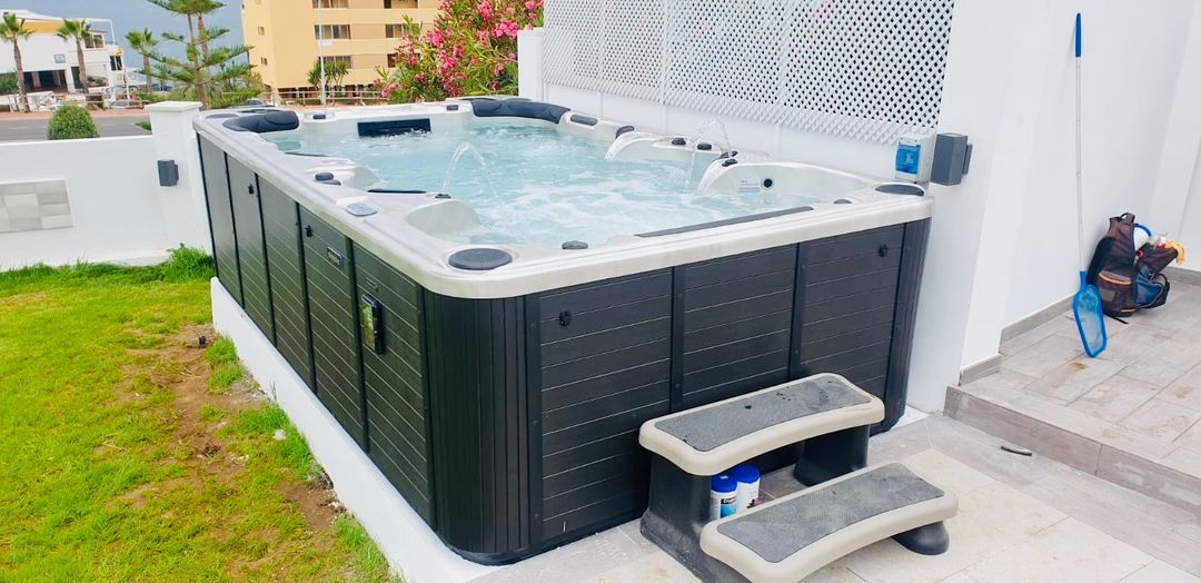 This beautiful Emperor hot tub was delivered to a happy
