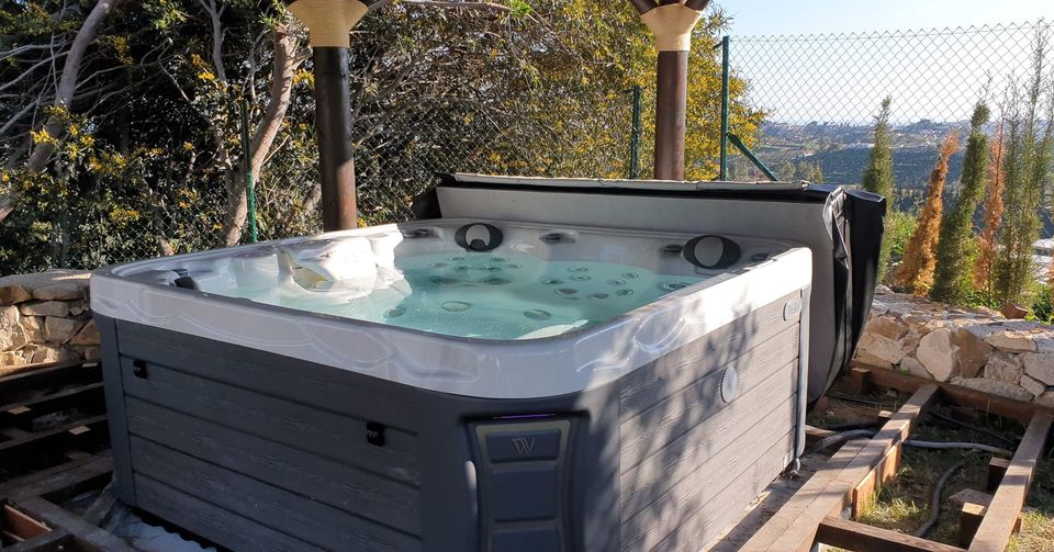 This Wellis Discovery spa was delivered to an English family