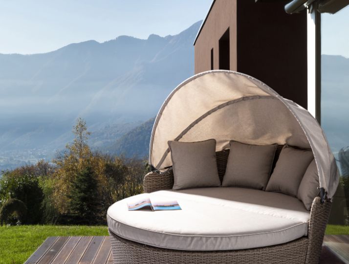Suitably called the Siesta daybed, this beauty ensures many relaxing