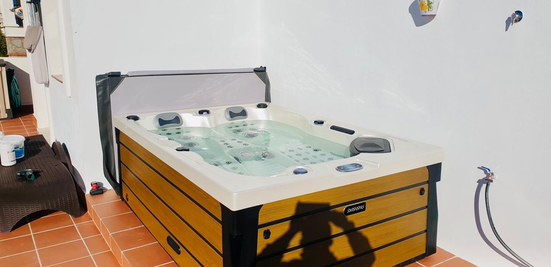 This elegant Smart 3 spa was delivered to a happy