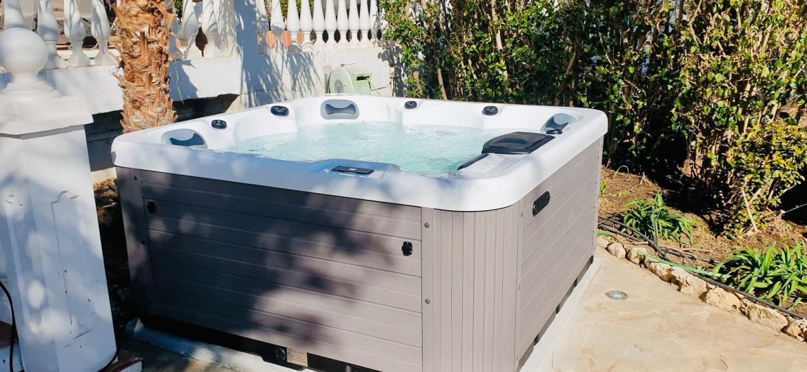 This elegant Luna spa was delivered to a Dutch family