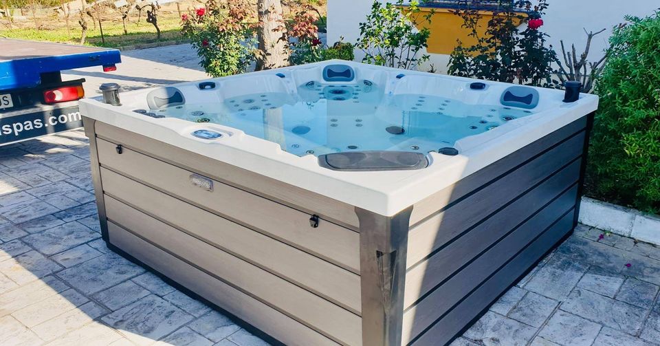 This beautiful Smart 5 spa was delivered to a family