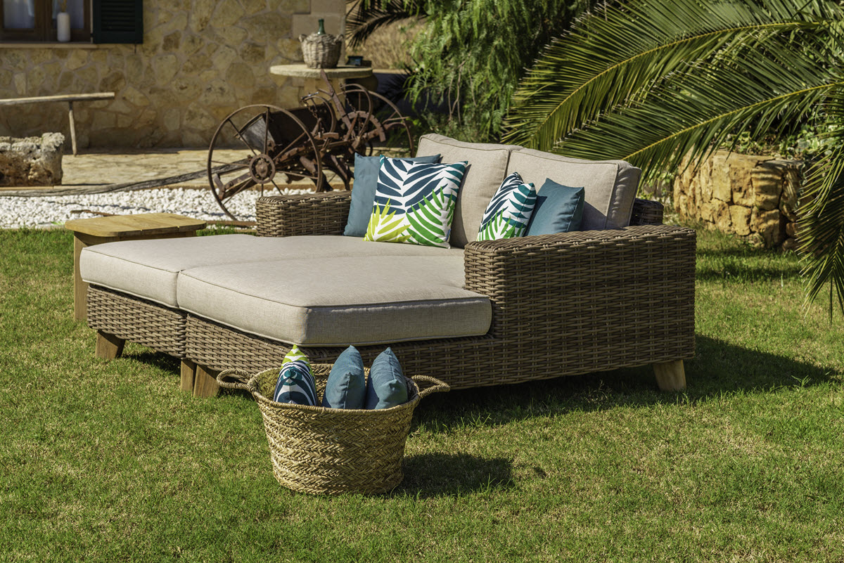 LifestyleGarden Bahamas Daybed & Side Table Set