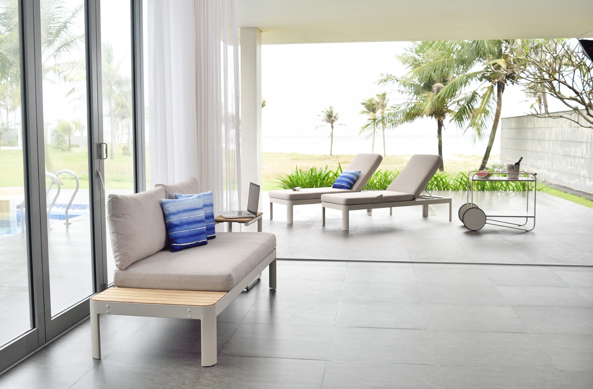 Portals Light - Whether dining in style or creating new possibilities with the modular sofa seating, redefine your outsi... » Outdoor Furniture Fuengirola, Costa Del Sol, Spain