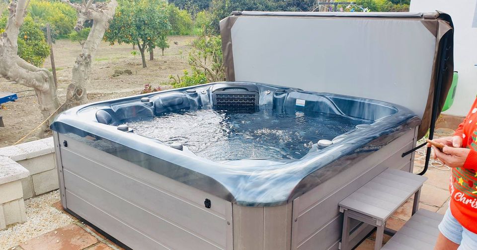 This beautiful Whisper spa is ready for use in Coin  We have over 30 spas on display, and up to 150 spas in stock at all... » Outdoor Furniture Fuengirola, Costa Del Sol, Spain