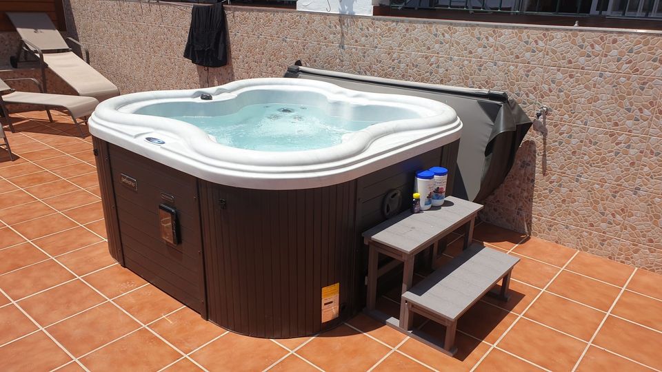 This beautiful Favells Cuadro spa was delivered to an Irish