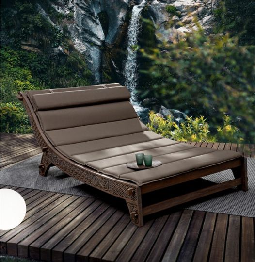 The Sanur daybed is created with Indonesian teak. » Outdoor