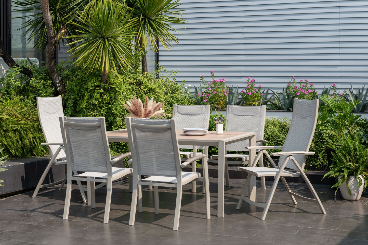 Urbanite 6-seater Outdoor Dining Table Set