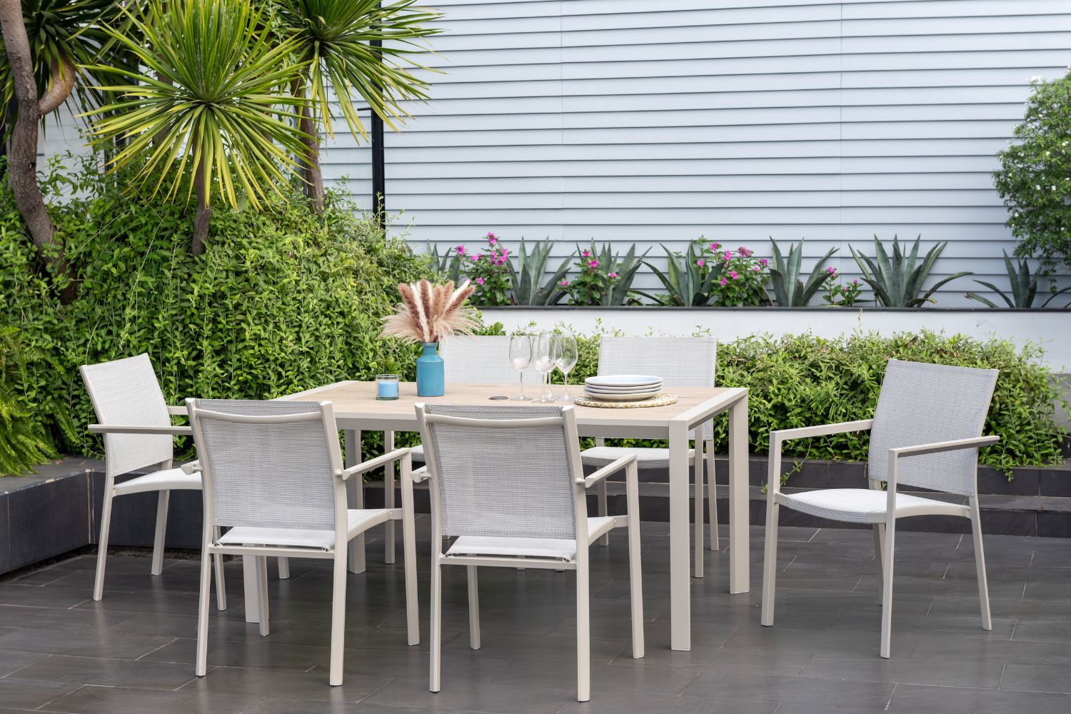 Urbanite 6-seater Outdoor Dining Table Set