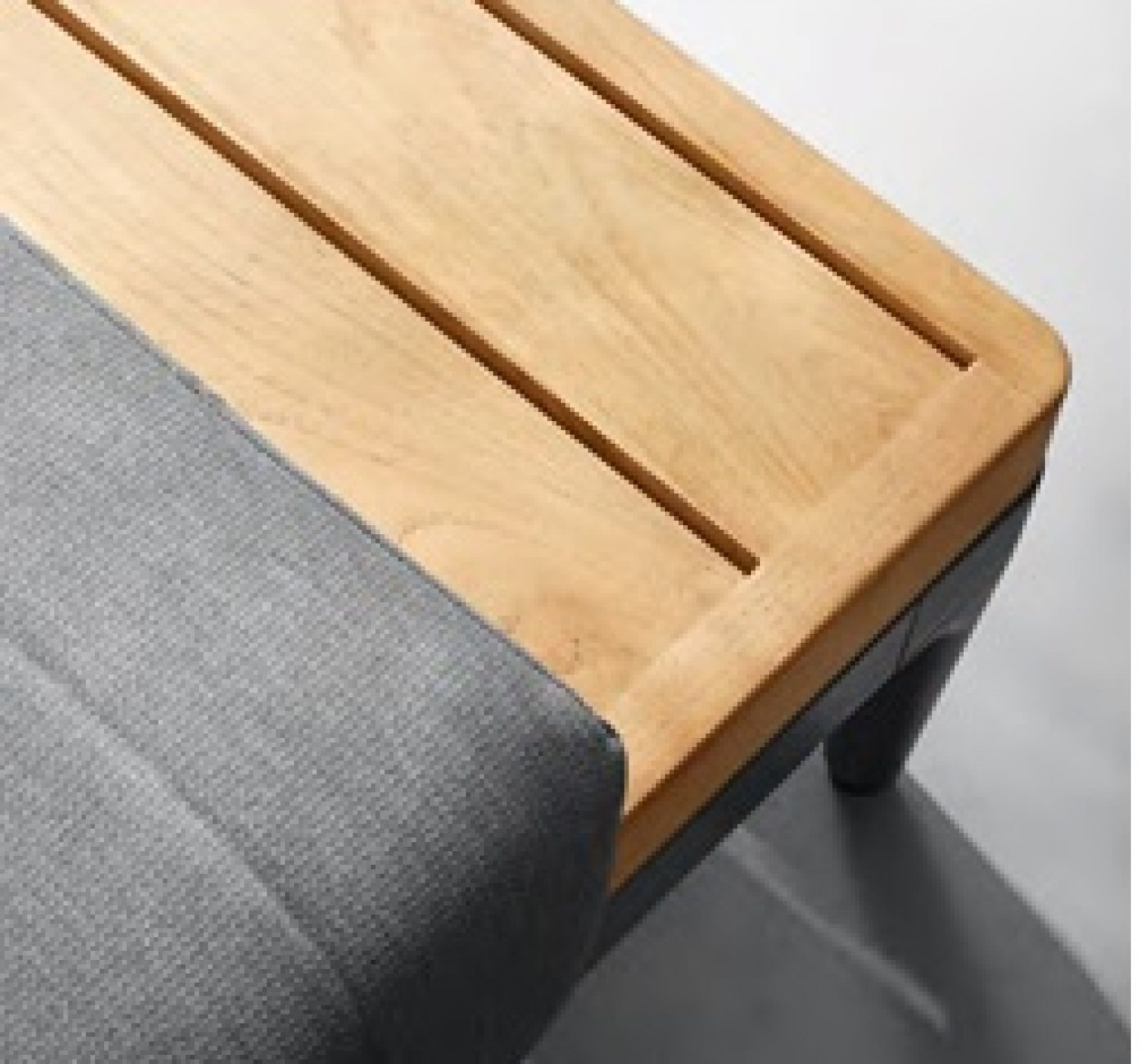 Sira sunlounger wood detail